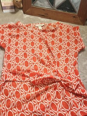 Women's Red and White Geometric Knot Front Top